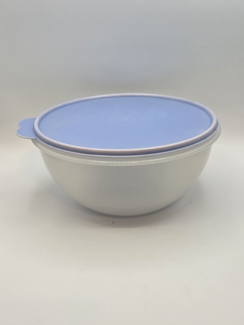 Tupperware Wonderlier Bowl with Blue Lid